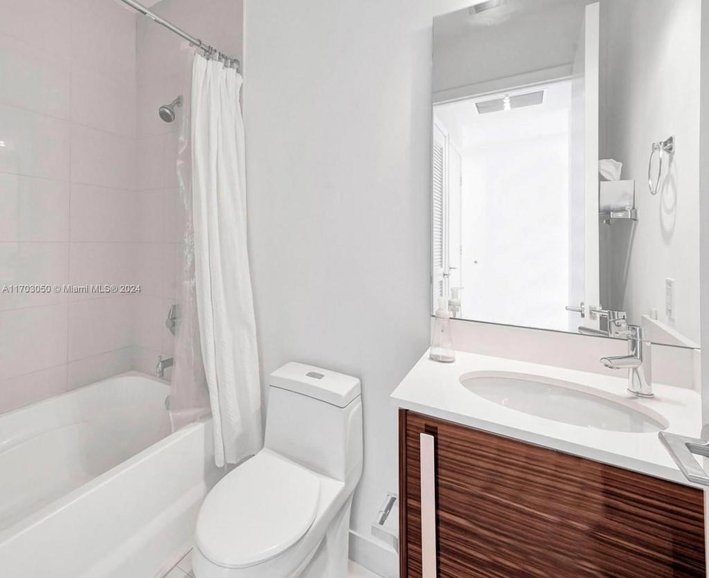 Real estate property located at 2020 Bayshore Dr #1008, Miami-dade, Paramount Bay Condo, Miami, FL