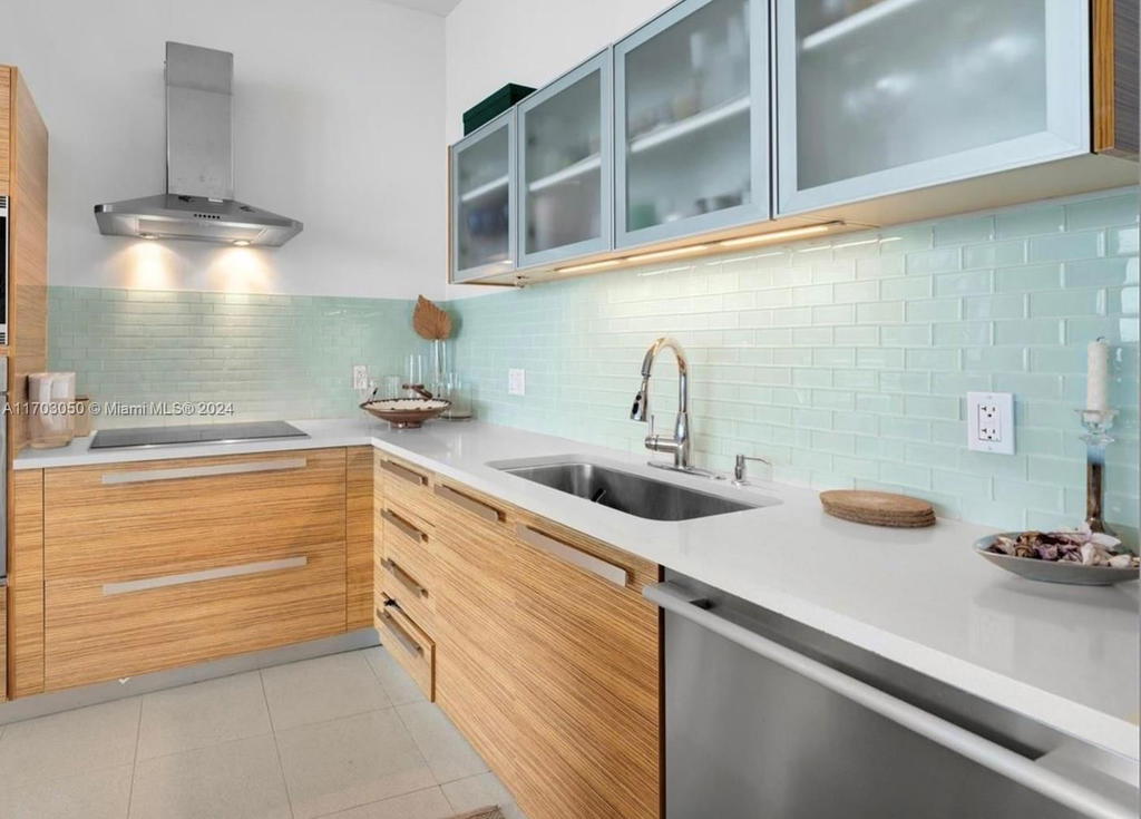 Real estate property located at 2020 Bayshore Dr #1008, Miami-dade, Paramount Bay Condo, Miami, FL