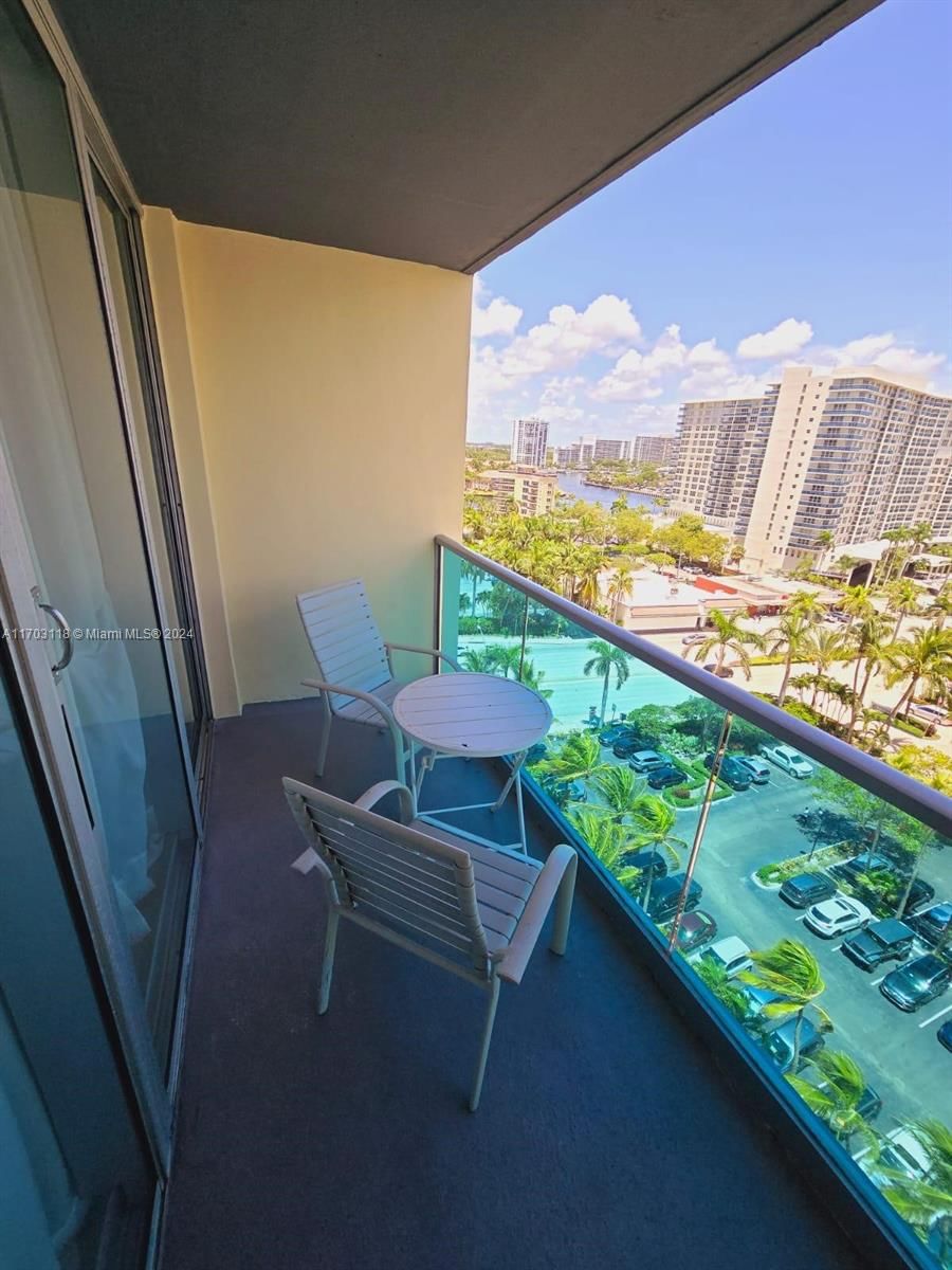 Real estate property located at 4001 Ocean Dr #11H, Broward, SIAN OCEAN RESIDENCES CON, Hollywood, FL