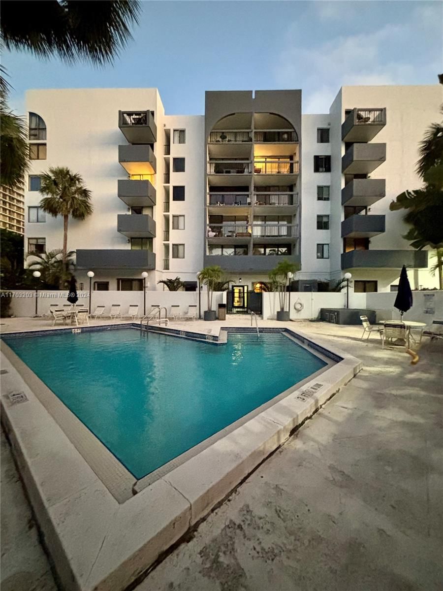 Real estate property located at 2715 Tigertail Ave #402, Miami-Dade, TIGERTAIL BAY CONDO, Miami, FL