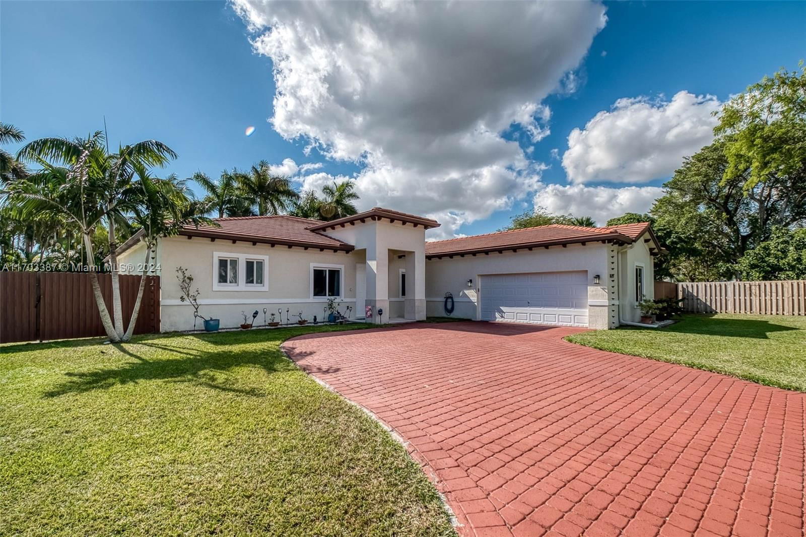 Real estate property located at 8250 188th Ter, Miami-Dade, COCO BAY ESTATES, Cutler Bay, FL