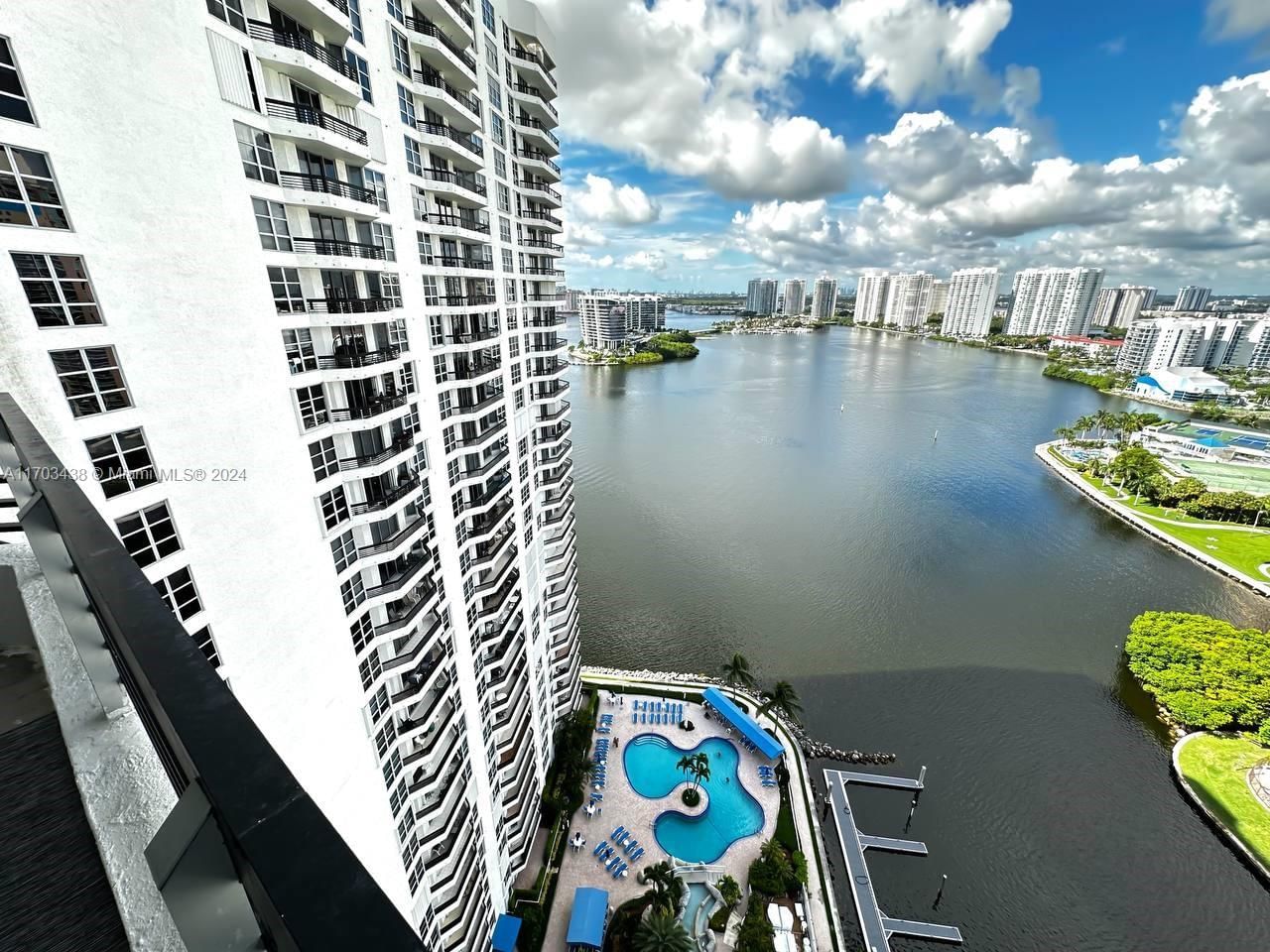 Real estate property located at 3530 Mystic Pointe Dr #2605, Miami-Dade, MYSTIC POINTE TOWER 500 C, Aventura, FL