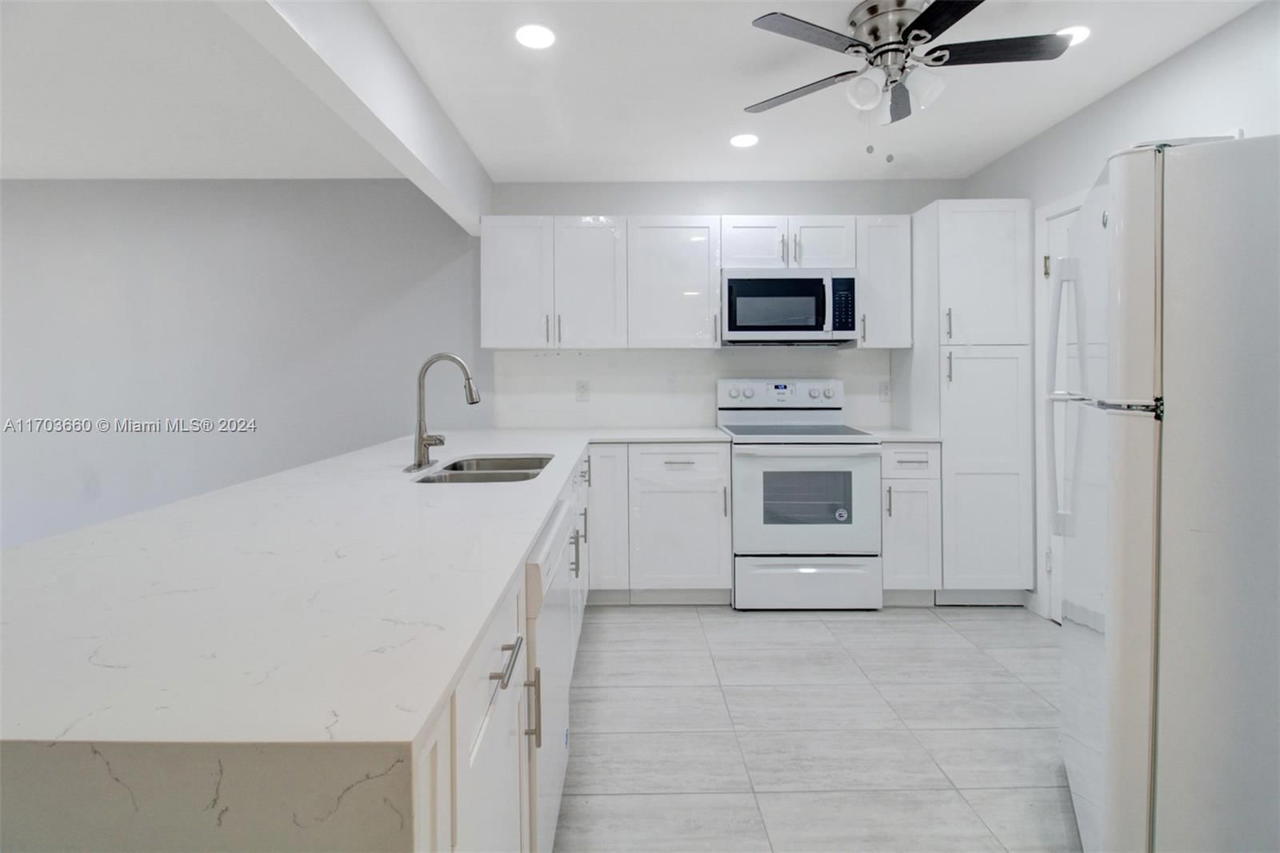 Real estate property located at 2251 48th Ter #208, Broward, Castle Apartments 7 Condo, Lauderhill, FL