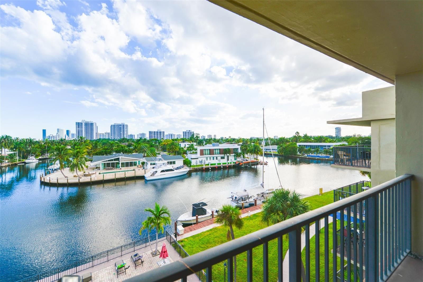 Real estate property located at 301 Golden Isles Dr #508, Broward, YACHT CLUB CONDO (THE), Hallandale Beach, FL