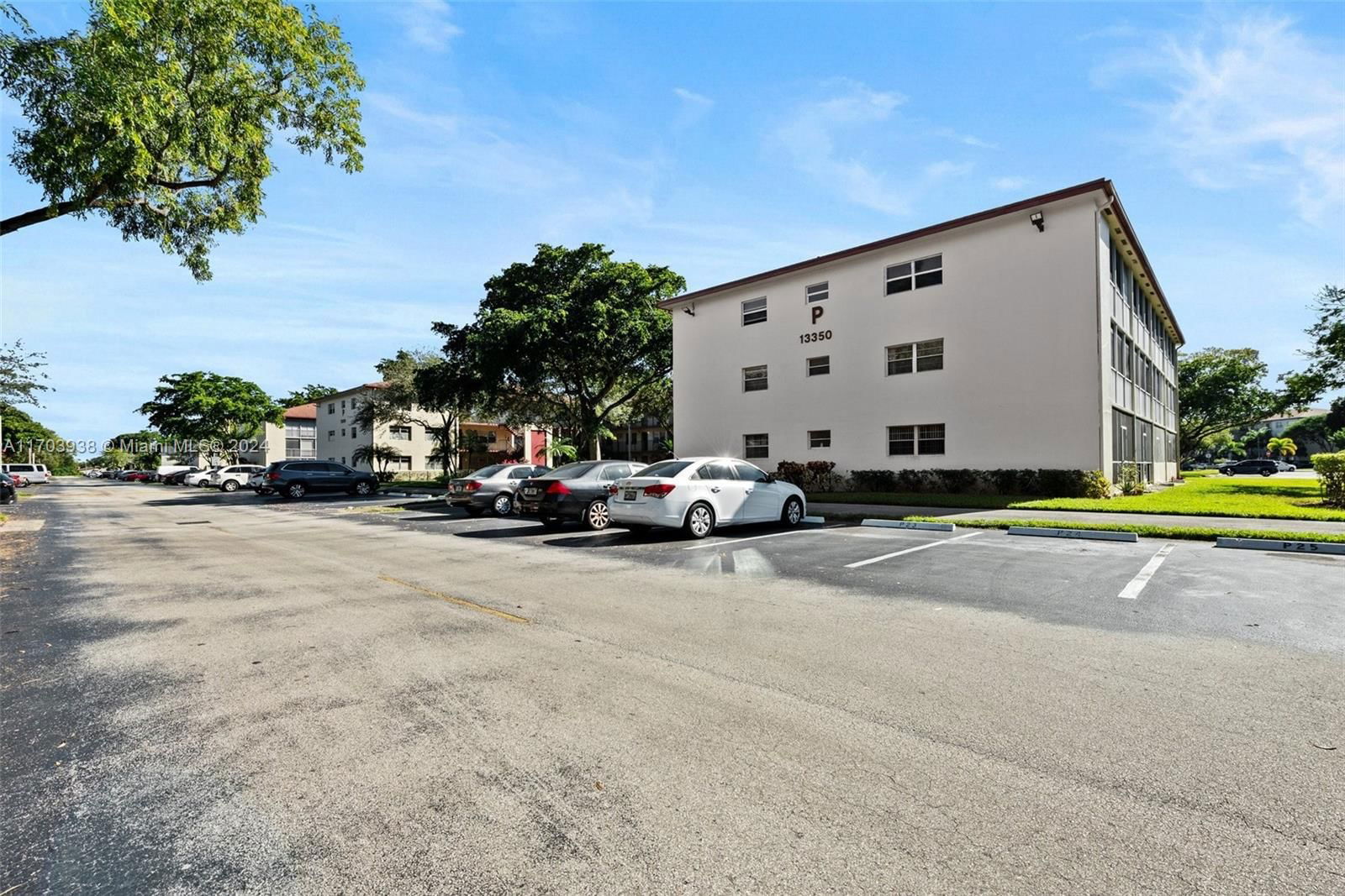 Real estate property located at 13350 1st St #206P, Broward, NEW HAMPTON AT CENTURY VI, Pembroke Pines, FL