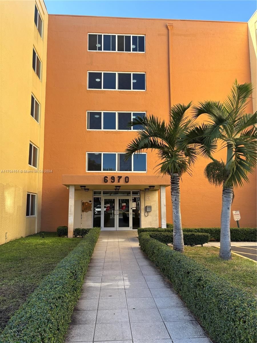 Real estate property located at 6970 186th St #3-103, Miami-Dade, CORAL GATE WEST CONDO, Hialeah, FL