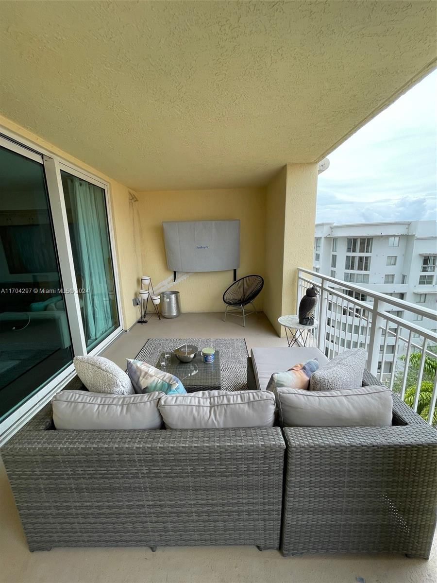 Real estate property located at 7350 89th St #817S, Miami-Dade, TOSCANO CONDO, Miami, FL