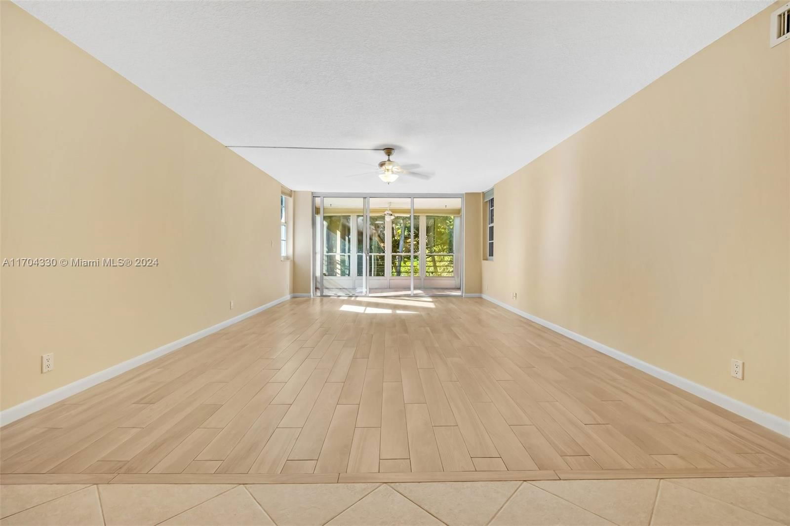 Real estate property located at 933 Cypress Grove Dr #203, Broward, NO 126 PALM-AIRE COUNTRY, Pompano Beach, FL