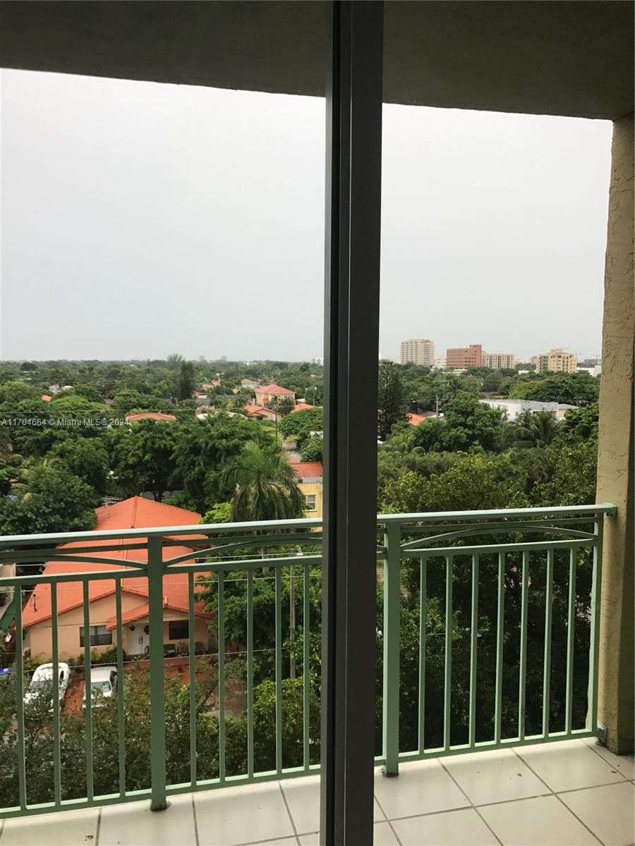 Real estate property located at 3500 Coral Way #703, Miami-Dade, CORAL PLAZA OF MIAMI COND, Miami, FL