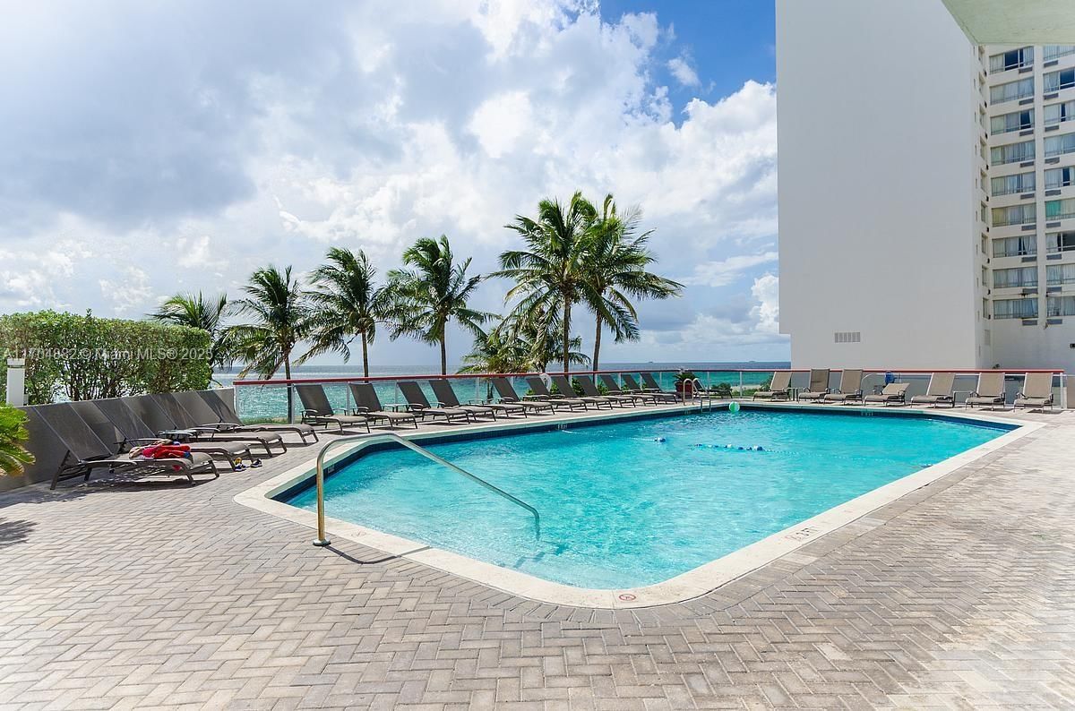 Real estate property located at 6767 Collins Ave #1409, Miami-dade, The Sterling Condo, Miami Beach, FL