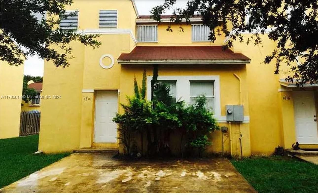 Real estate property located at 1620 5th St #1620, Miami-Dade, VILLAS OF SUNRISE, Homestead, FL