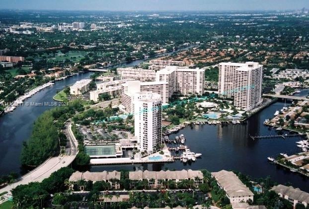 Real estate property located at 2500 PARKVIEW DR #417, Broward, OLYMPUS CONDO, Hallandale Beach, FL