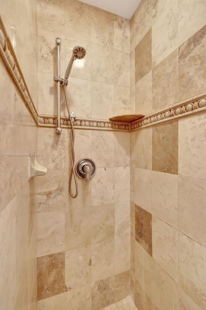 Real estate property located at 221 9th Ave #211, Broward, Pompano Place Condo, Pompano Beach, FL