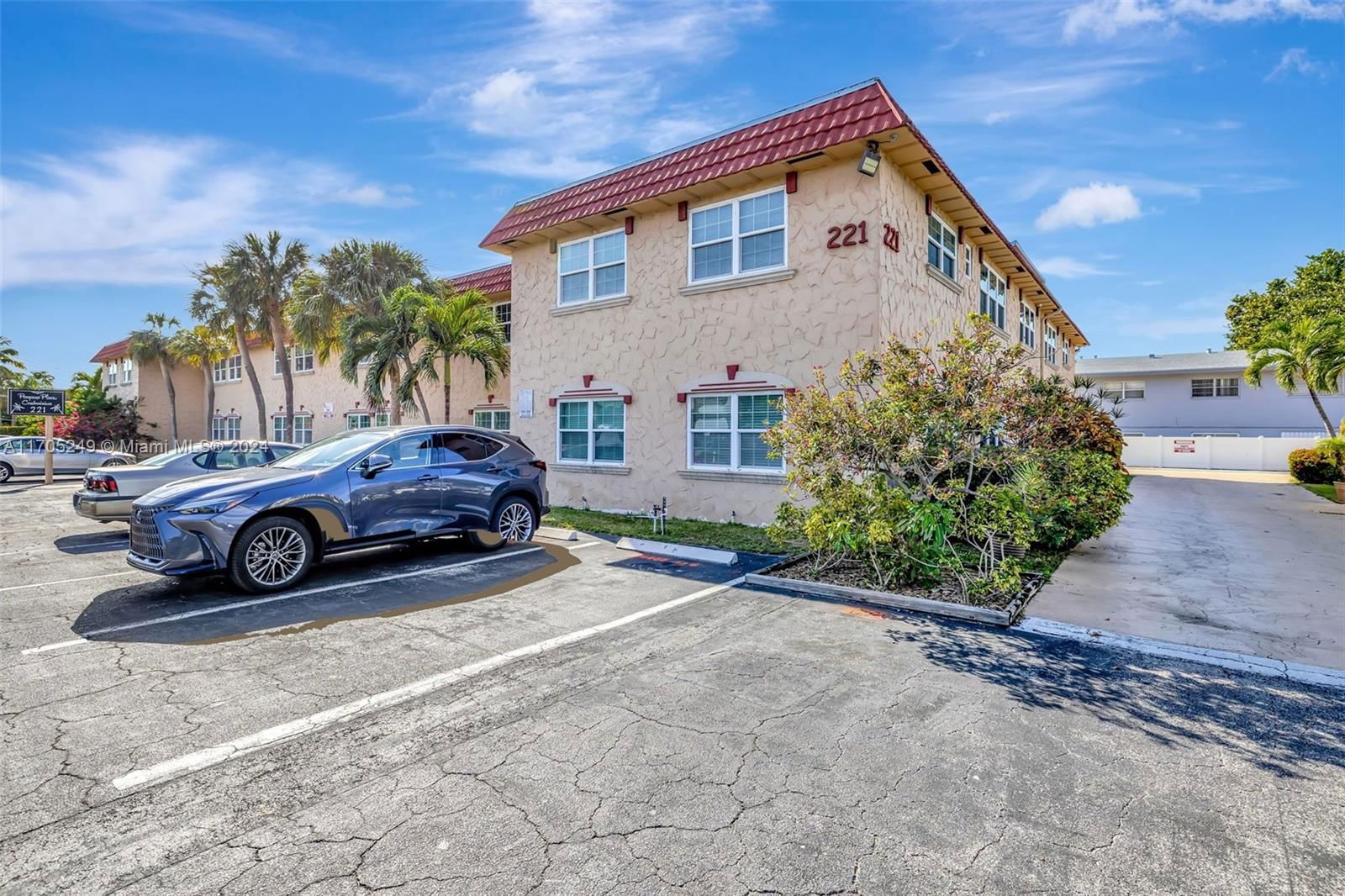 Real estate property located at 221 9th Ave #211, Broward, Pompano Place Condo, Pompano Beach, FL