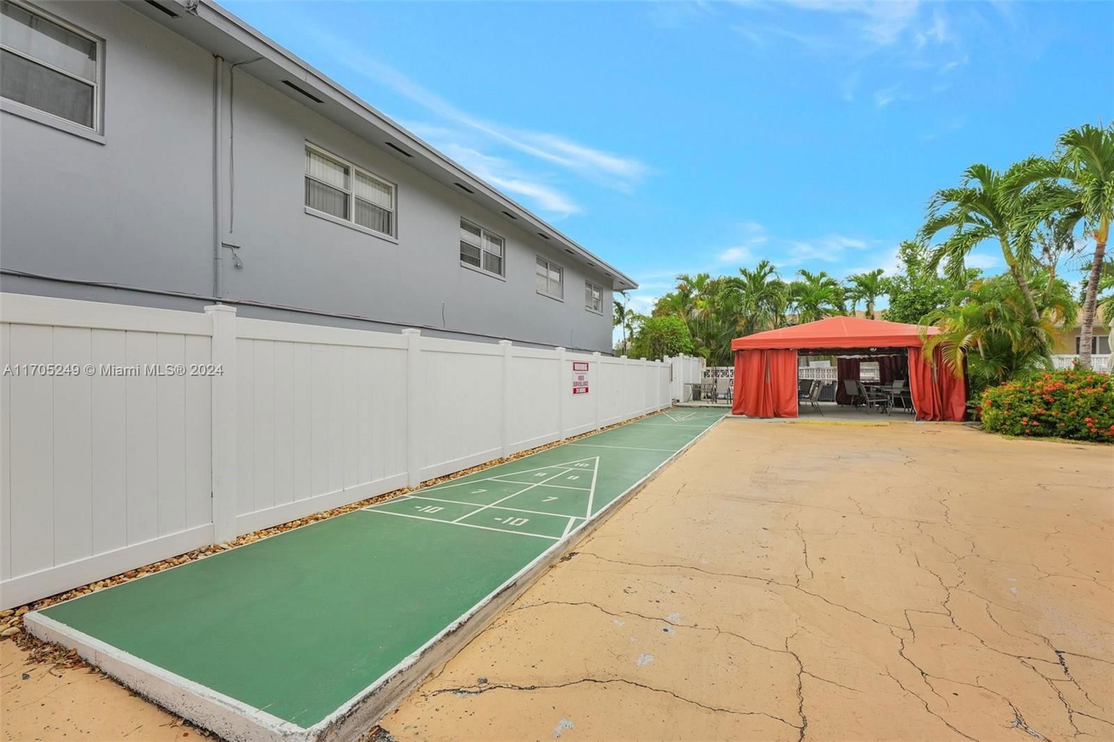 Real estate property located at 221 9th Ave #211, Broward, Pompano Place Condo, Pompano Beach, FL