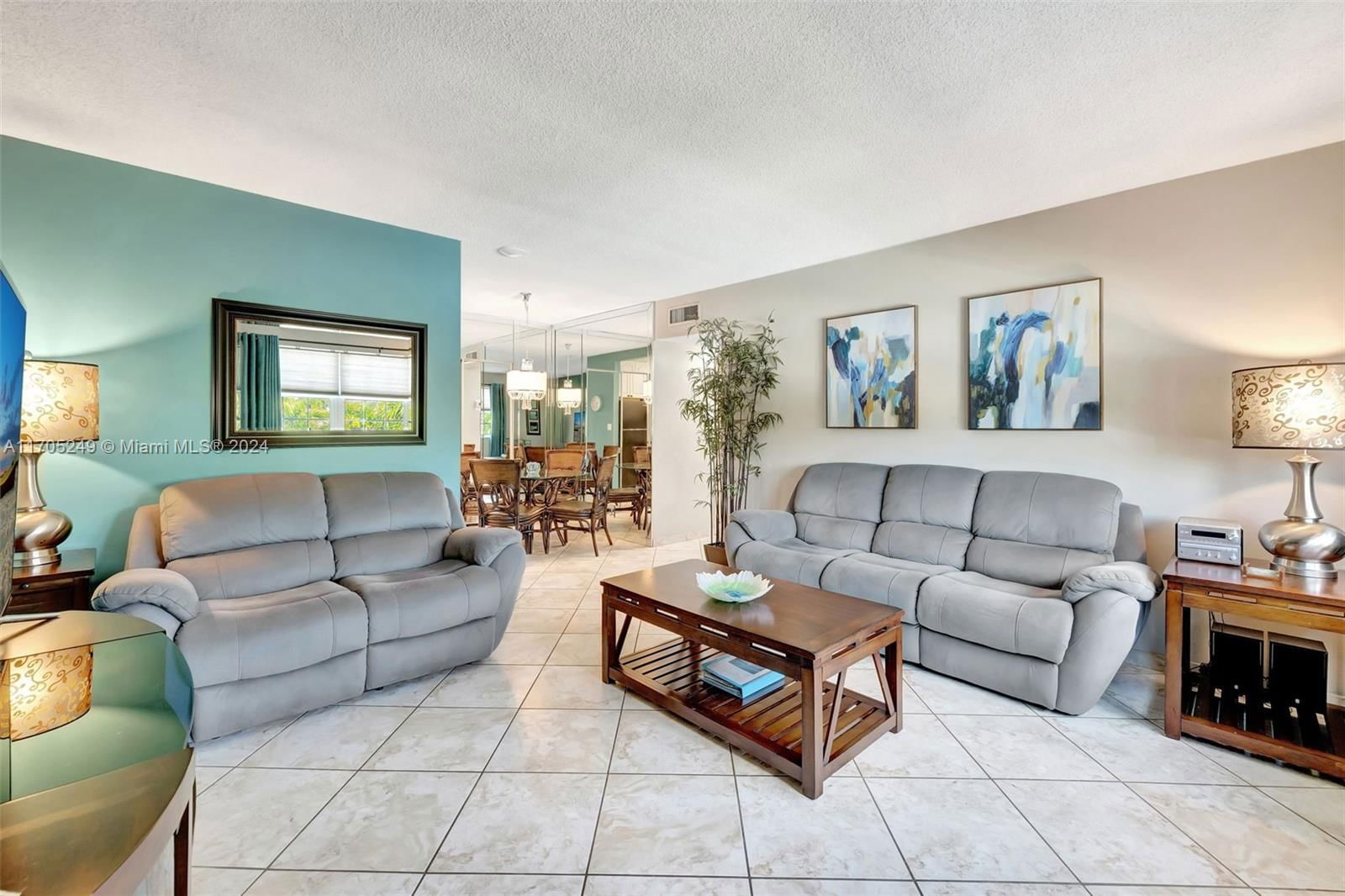 Real estate property located at 221 9th Ave #211, Broward, Pompano Place Condo, Pompano Beach, FL