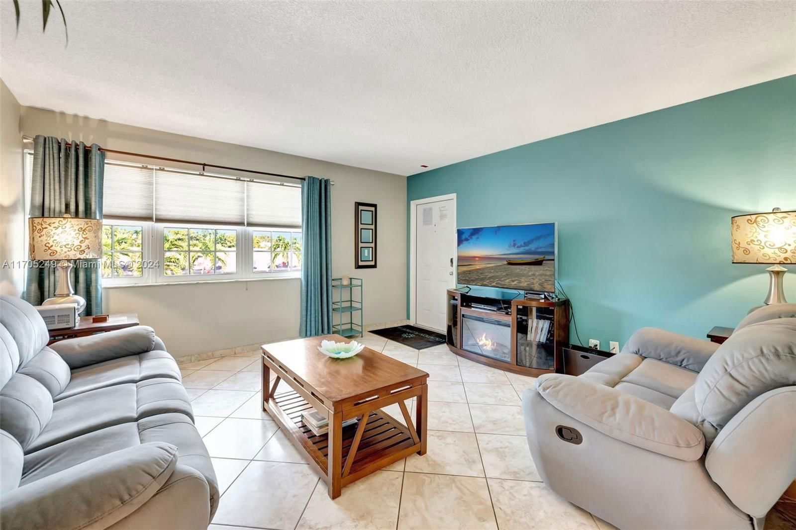 Real estate property located at 221 9th Ave #211, Broward, Pompano Place Condo, Pompano Beach, FL