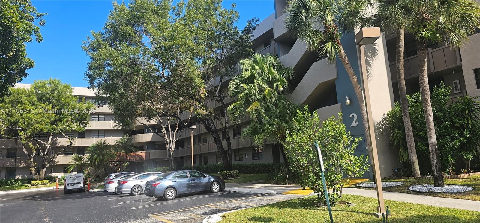 Real estate property located at 1000 Colony Point Cir #417, Broward, Colony Point 2 Condo, Pembroke Pines, FL
