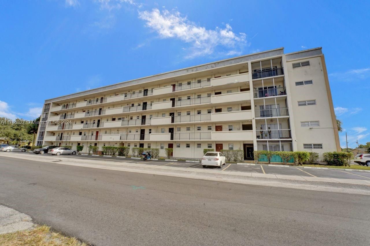 Real estate property located at 220 9th Ave #307, Broward, PARKSIDE TOWERS CONDO, Hallandale Beach, FL