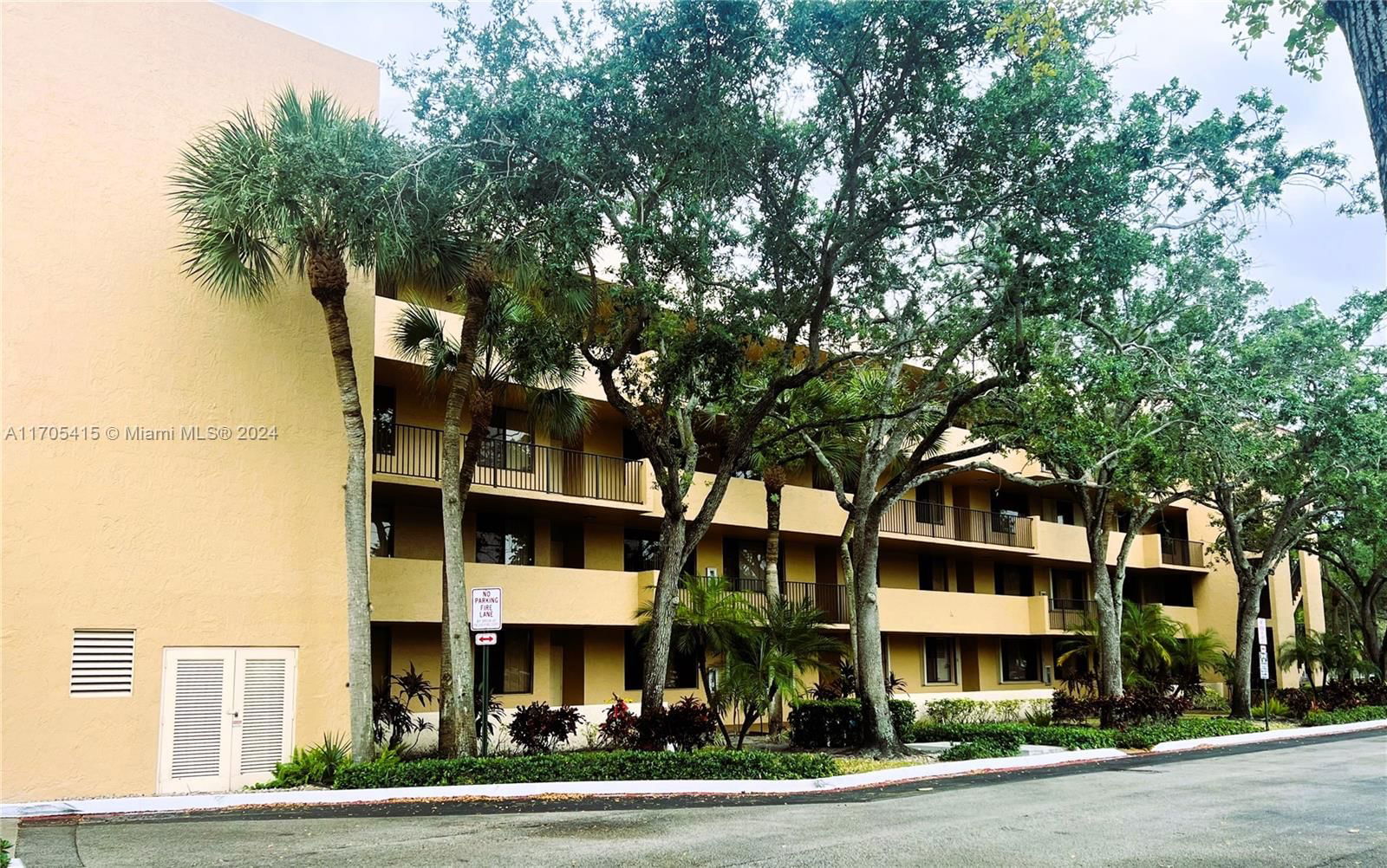 Real estate property located at 8592 Sunrise Blvd #416, Broward, JACARANDA HEIGHTS CONDO, Plantation, FL