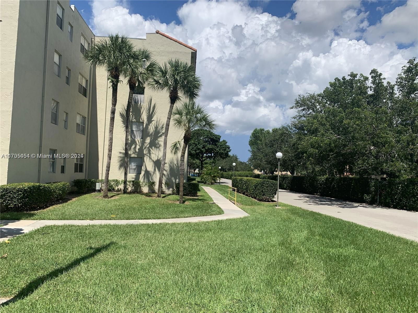 Real estate property located at 1810 Lauderdale Ave #2201, Broward, COURTYARDS OF BROWARD CON, North Lauderdale, FL