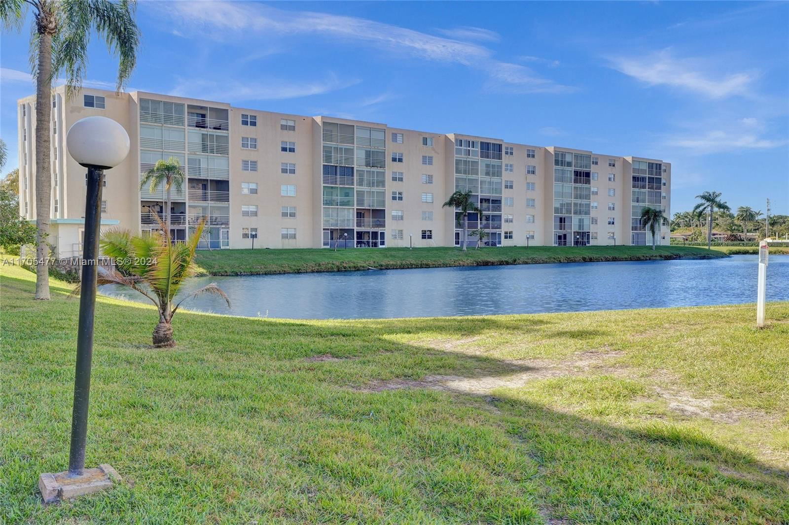 Real estate property located at 321 3rd St #408, Broward, MEADOWBROOK LAKES VIEW CO, Dania Beach, FL