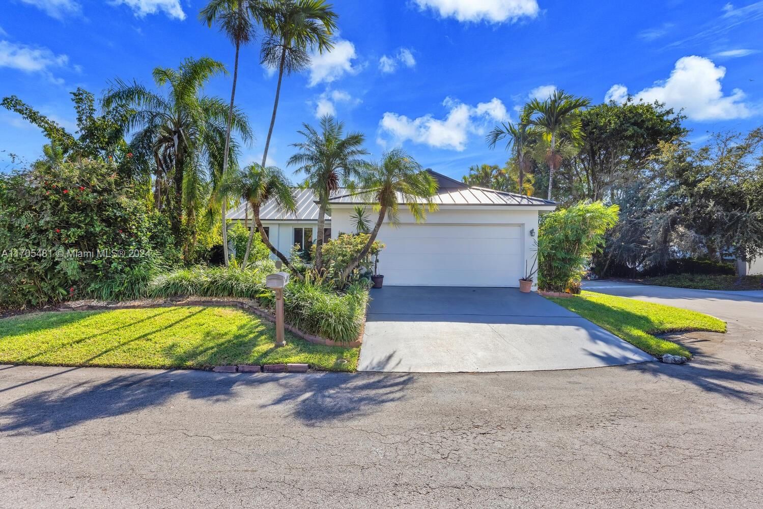 Real estate property located at 8514 209th Ln, Miami-Dade, CENTENNIAL SEC 1, Cutler Bay, FL