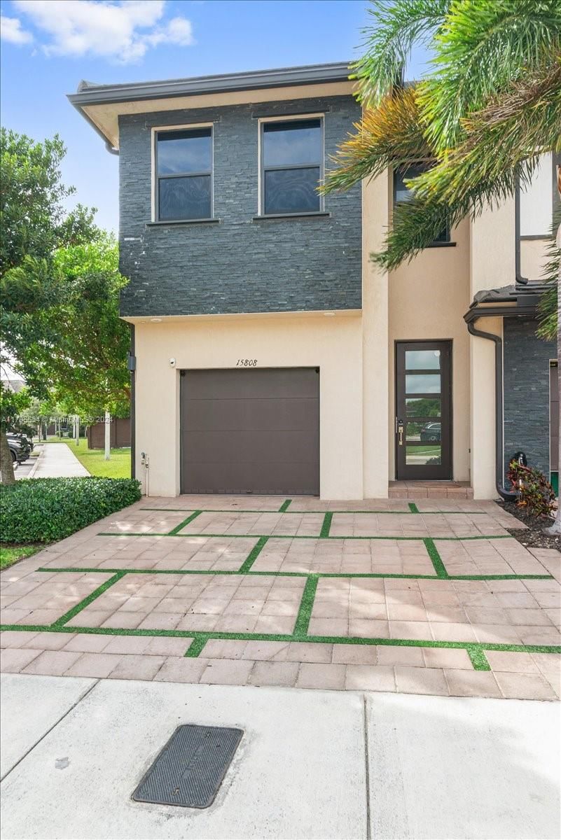 Real estate property located at 15808 91st Ave, Miami-Dade, DUNNWOODY LAKE, Miami Lakes, FL