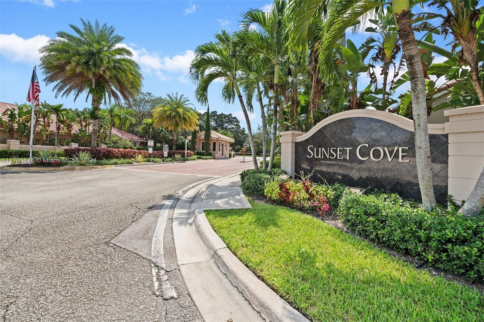 Real estate property located at 10012 2nd St, Broward, CENTRAL PARK LAKE, Plantation, FL