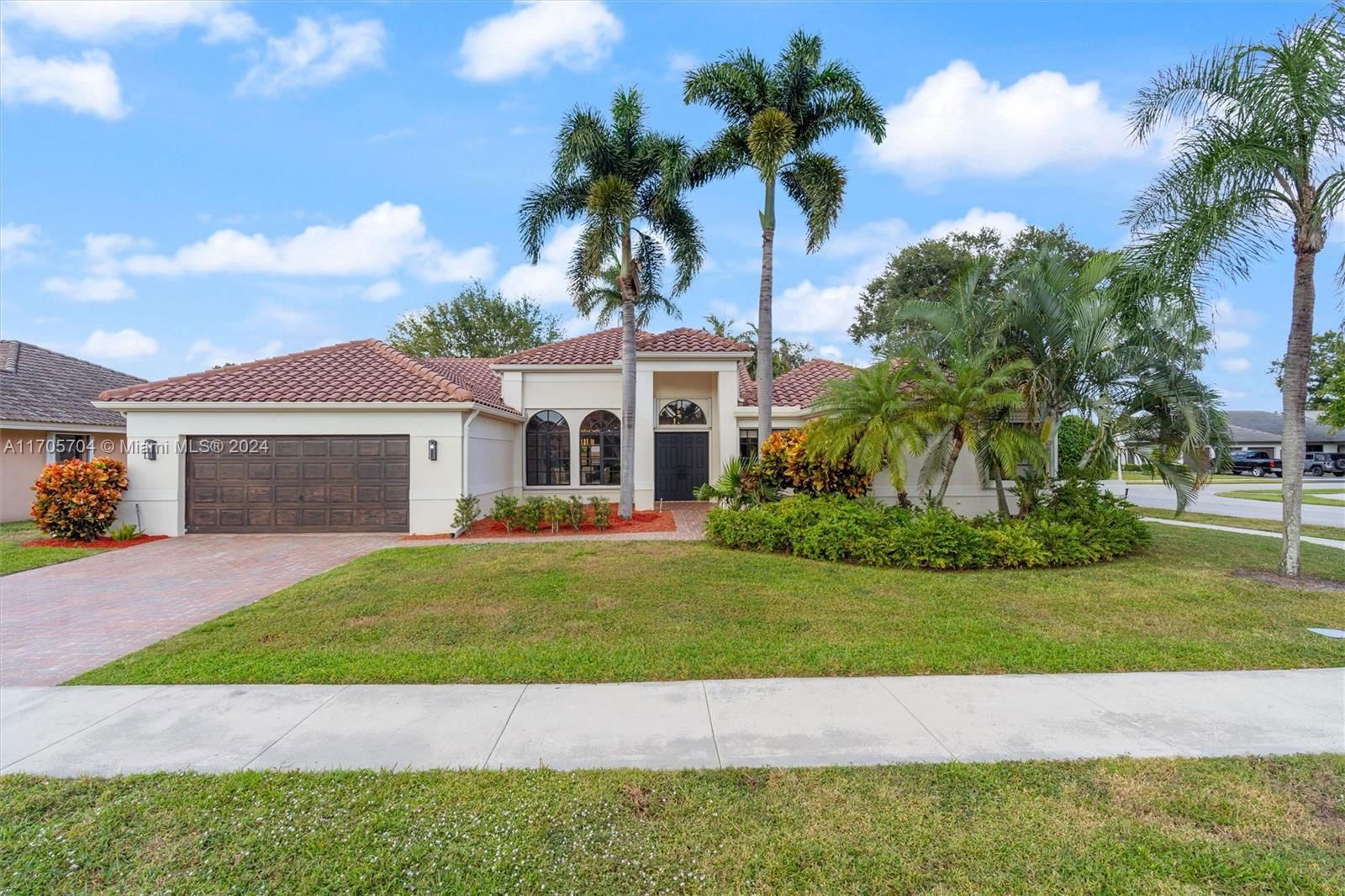 Real estate property located at 9603 Southern Pines Ct, Broward, FOREST RIDGE SINGLE FAMIL, Davie, FL