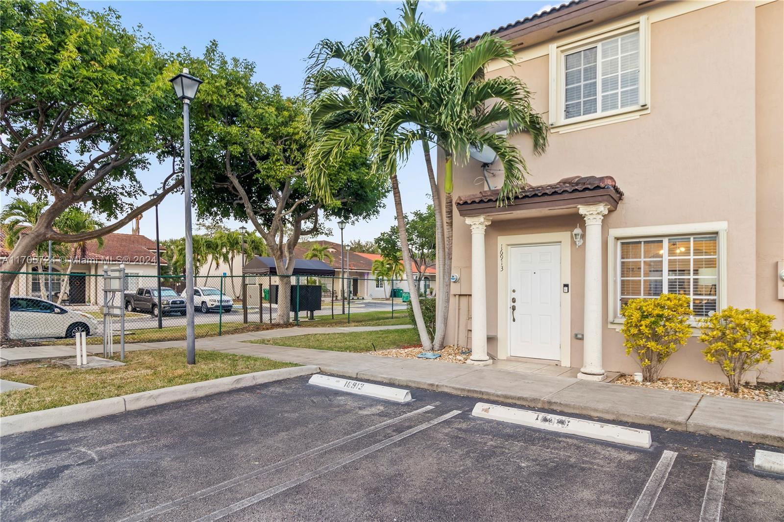 Real estate property located at 16913 137th Pl, Miami-Dade, CAZADORES COVE, Miami, FL