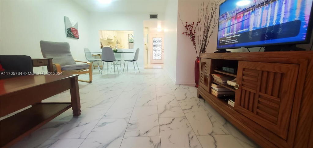 Real estate property located at 10304 Sunrise Lakes Blvd #211, Broward, Sunrise Lakes 177 Condo, Sunrise, FL