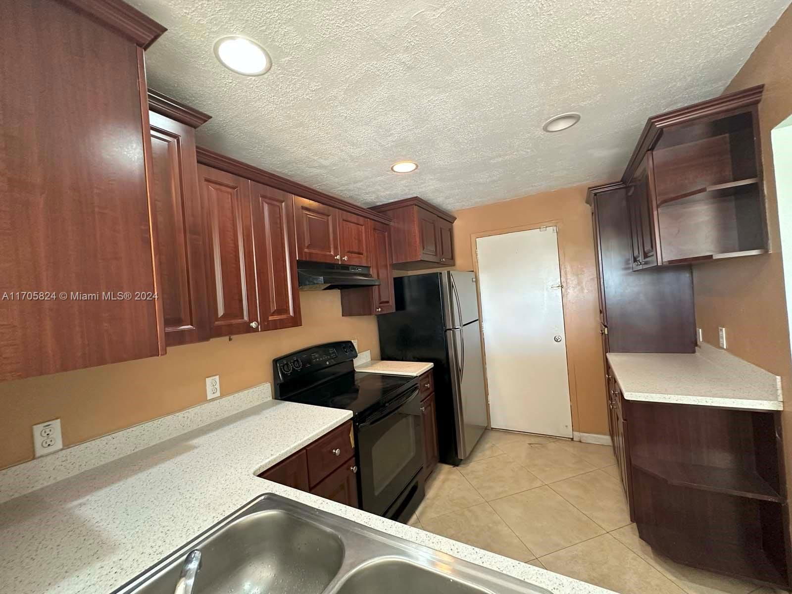 Real estate property located at 4848 24th Ct #322, Broward, TOWN SQUARE CONDO, Lauderdale Lakes, FL