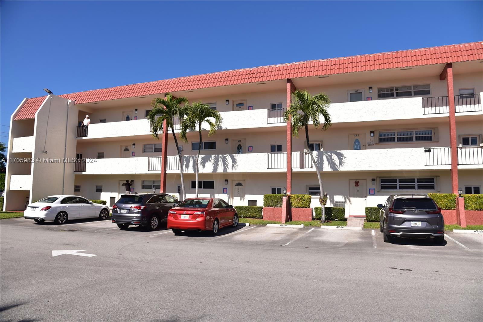 Real estate property located at 371 Hollybrook Dr #310, Broward, HOLLYBROOK GOLF, Pembroke Pines, FL