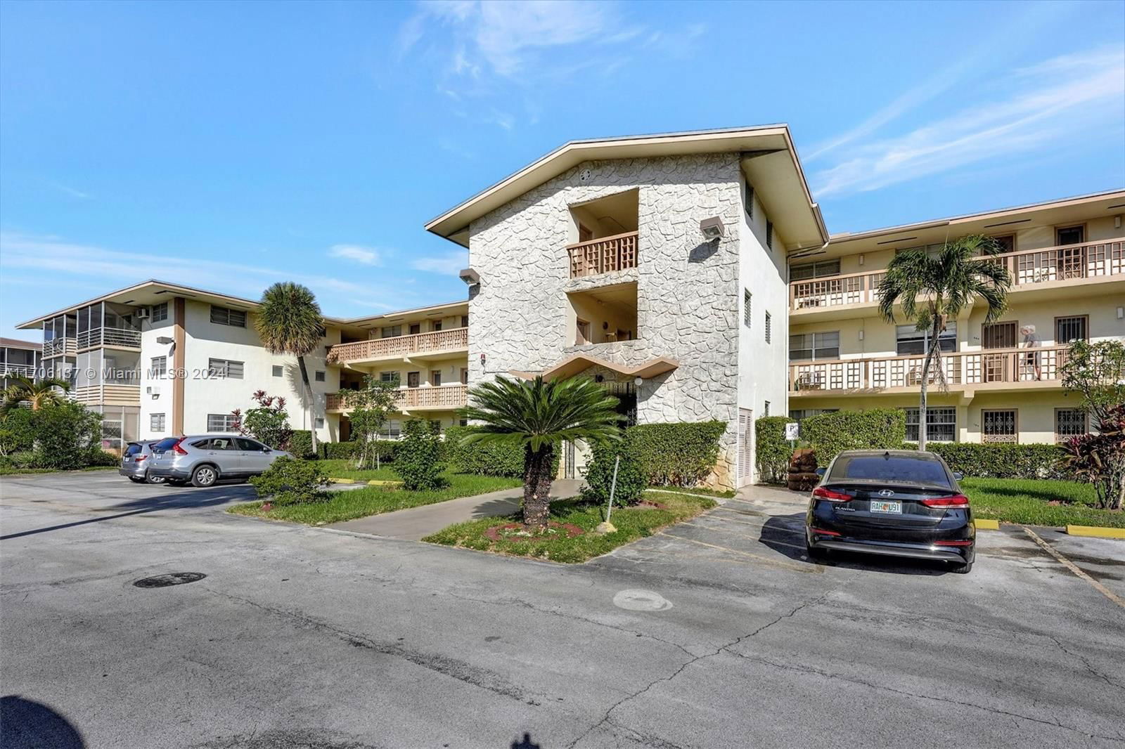 Real estate property located at 1395 167th St #114, Miami-Dade, MAR-LEN GARDENS NO 10 COR, Miami, FL