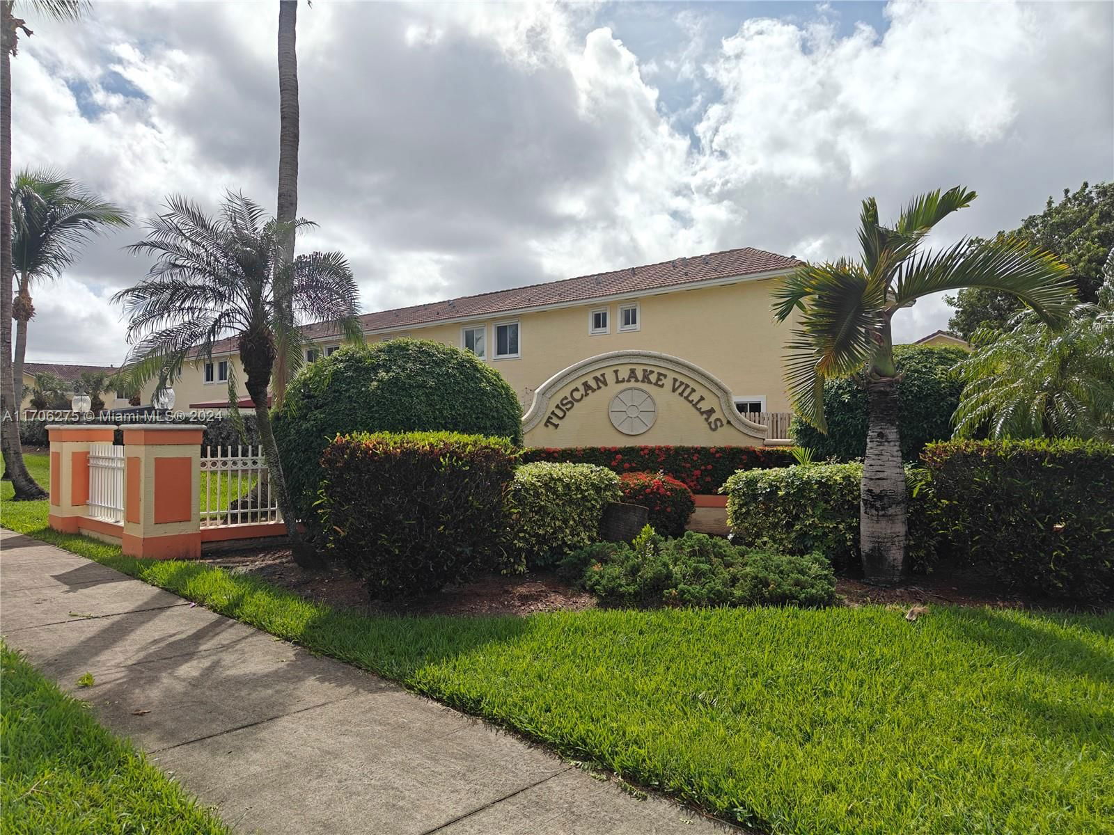 Real estate property located at 17847 74th Path, Miami-Dade, TUSCAN LAKE VILLAS, Hialeah, FL