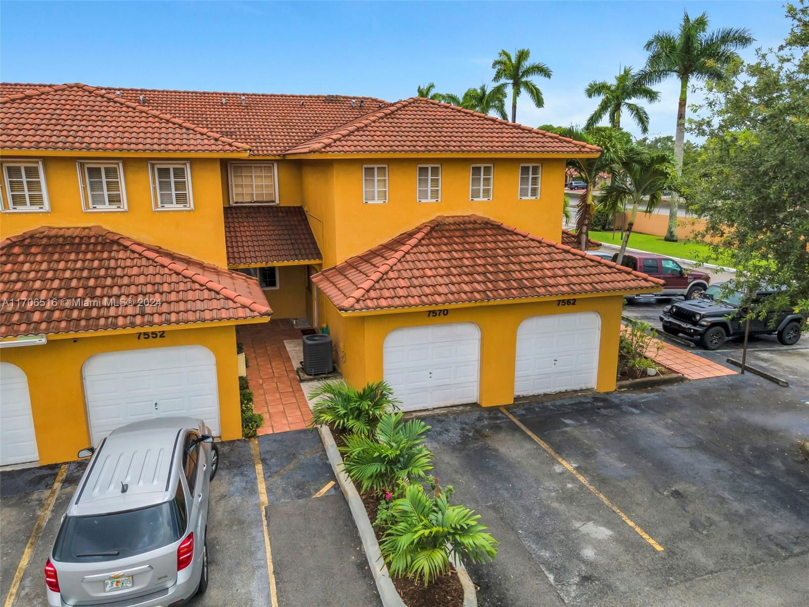 Real estate property located at 7570 176th Ter #7570, Miami-Dade, LILANDIA ESTATES CONDO, Hialeah, FL