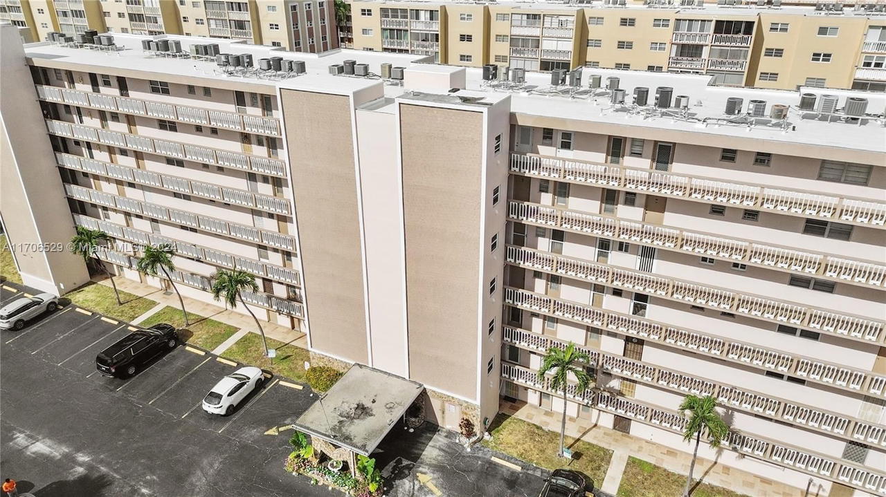Real estate property located at 421 14th Ave #203, Broward, Meadowbrook Condo Apts Bl, Hallandale Beach, FL