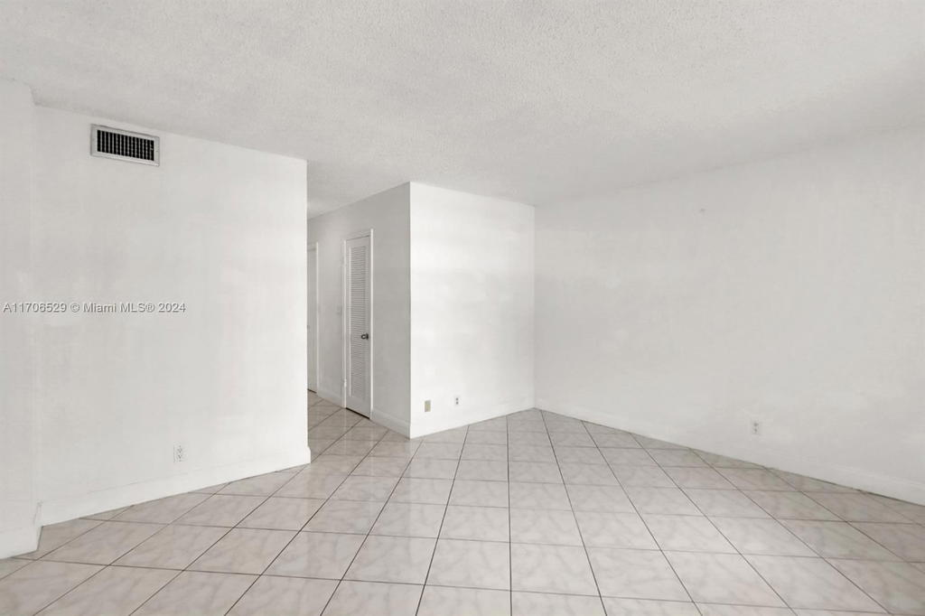 Real estate property located at 421 14th Ave #203, Broward, Meadowbrook Condo Apts Bl, Hallandale Beach, FL