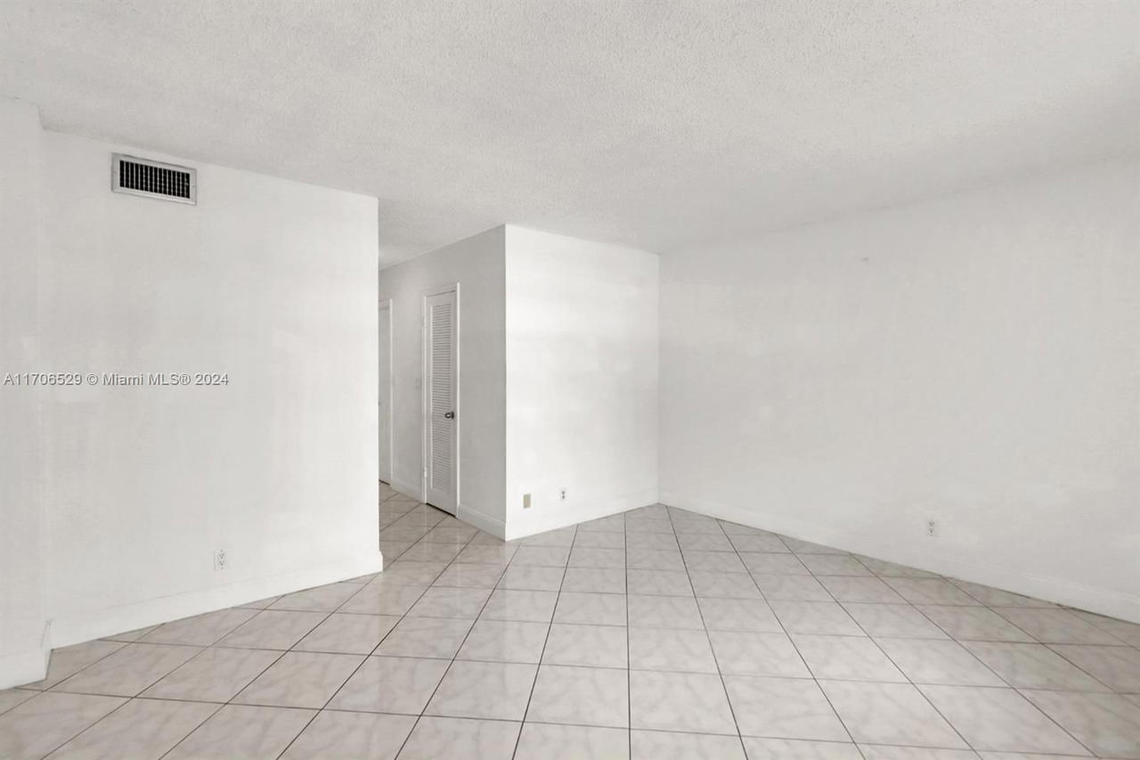 Real estate property located at 421 14th Ave #203, Broward, Meadowbrook Condo Apts Bl, Hallandale Beach, FL