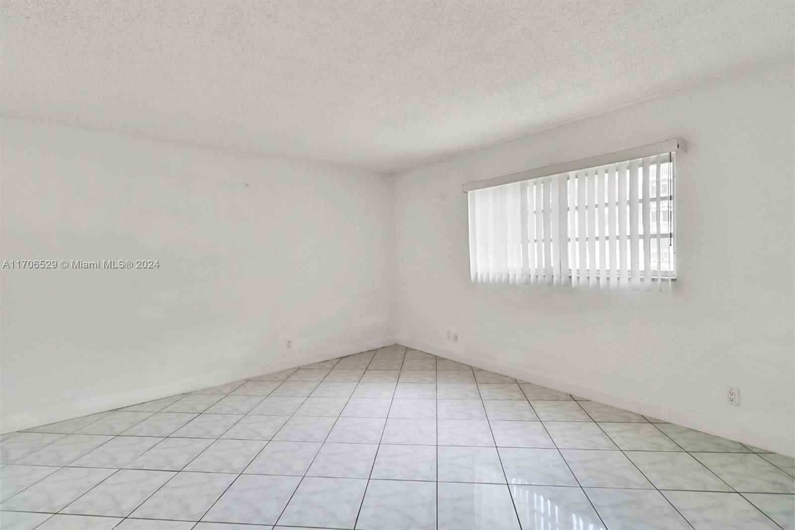 Real estate property located at 421 14th Ave #203, Broward, Meadowbrook Condo Apts Bl, Hallandale Beach, FL