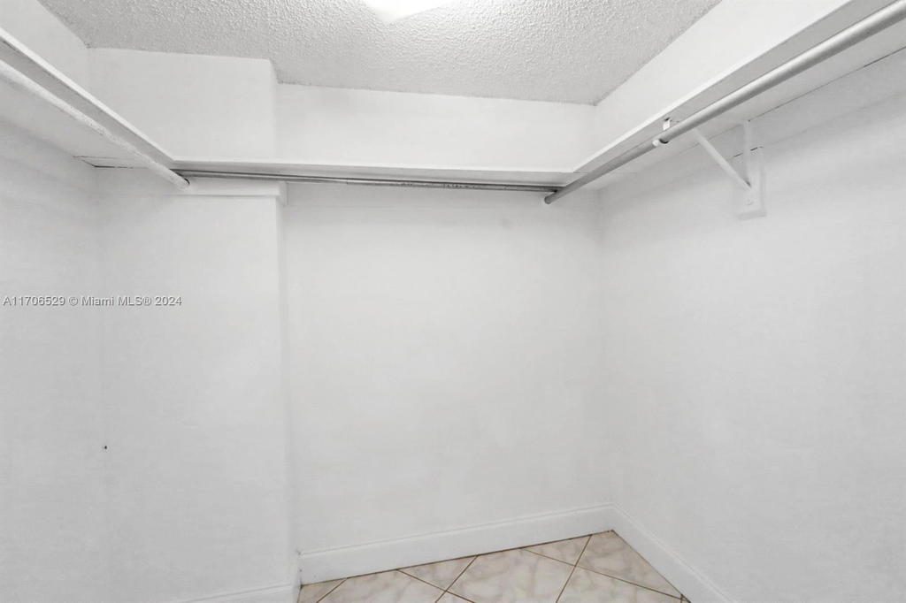 Real estate property located at 421 14th Ave #203, Broward, Meadowbrook Condo Apts Bl, Hallandale Beach, FL