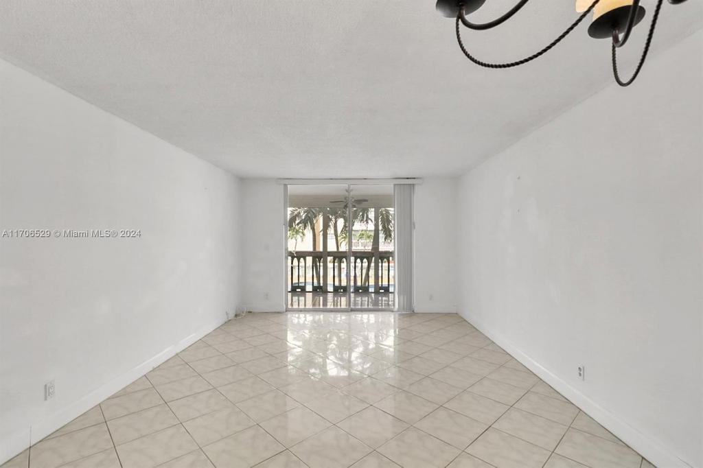 Real estate property located at 421 14th Ave #203, Broward, Meadowbrook Condo Apts Bl, Hallandale Beach, FL