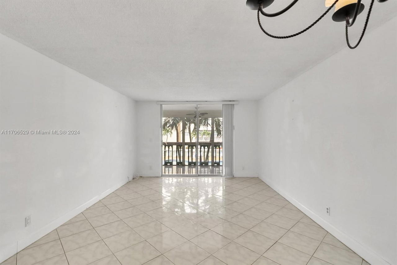 Real estate property located at 421 14th Ave #203, Broward, Meadowbrook Condo Apts Bl, Hallandale Beach, FL