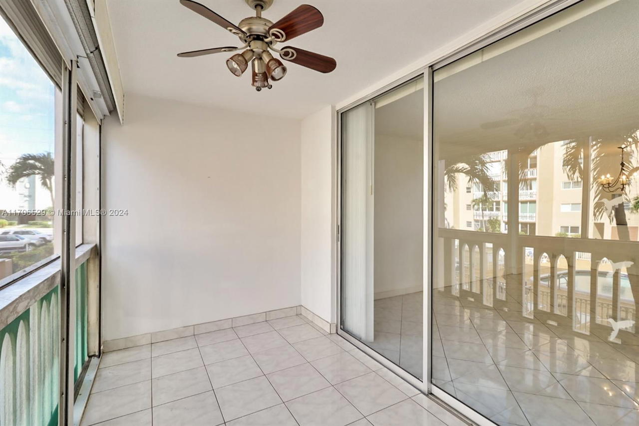 Real estate property located at 421 14th Ave #203, Broward, Meadowbrook Condo Apts Bl, Hallandale Beach, FL