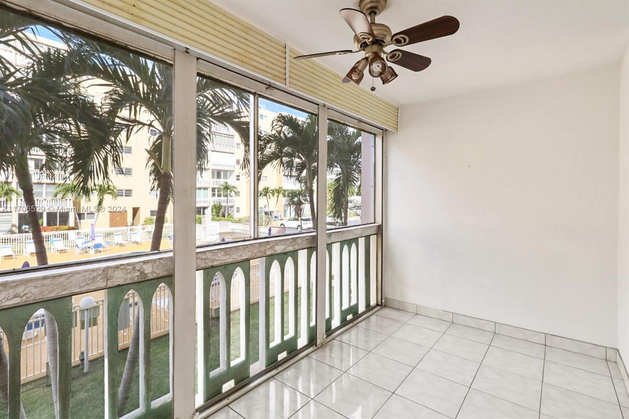 Real estate property located at 421 14th Ave #203, Broward, Meadowbrook Condo Apts Bl, Hallandale Beach, FL