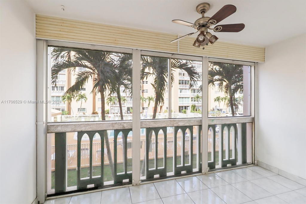Real estate property located at 421 14th Ave #203, Broward, Meadowbrook Condo Apts Bl, Hallandale Beach, FL
