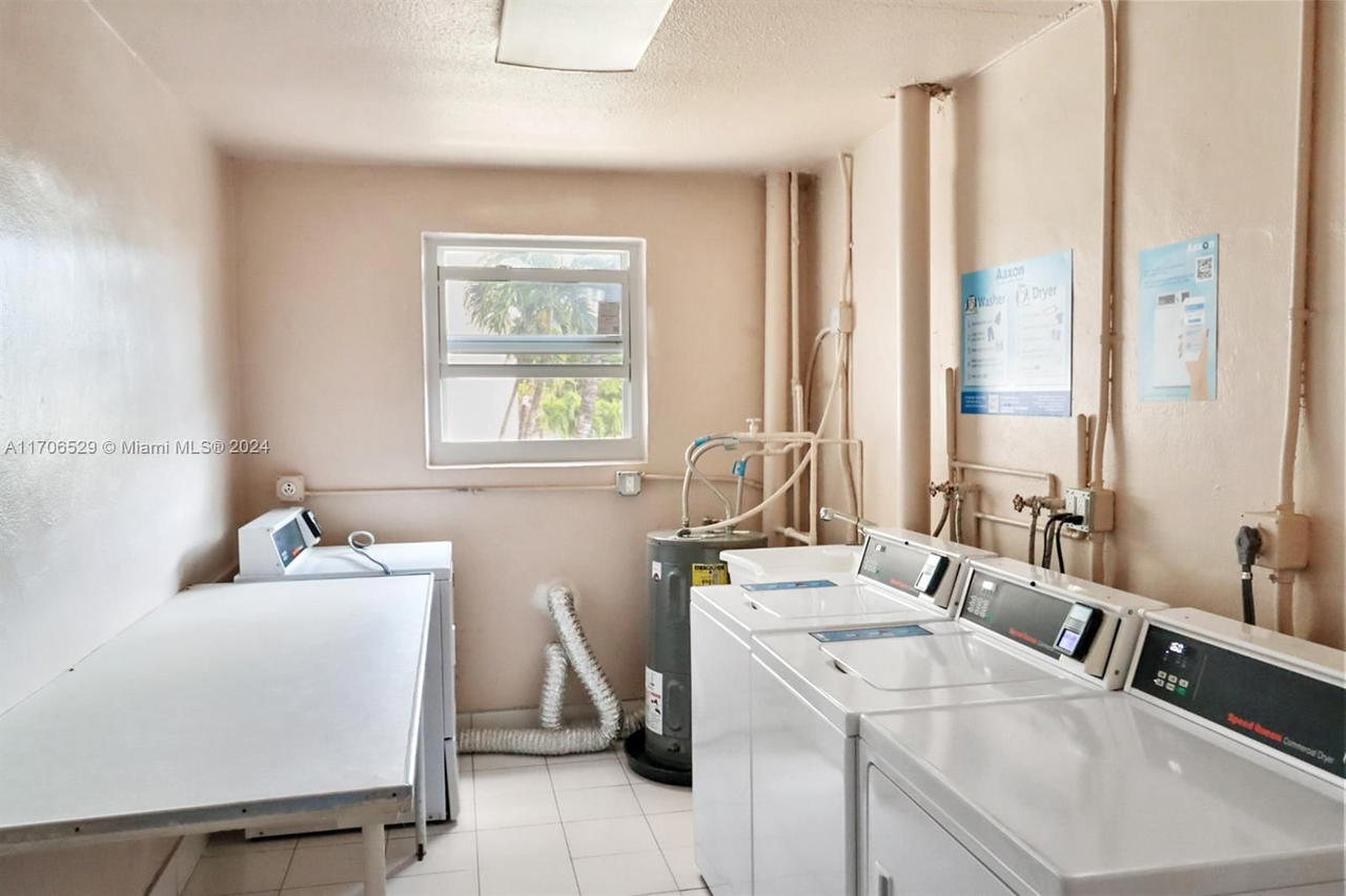 Real estate property located at 421 14th Ave #203, Broward, Meadowbrook Condo Apts Bl, Hallandale Beach, FL