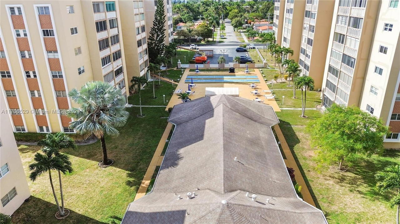 Real estate property located at 421 14th Ave #203, Broward, Meadowbrook Condo Apts Bl, Hallandale Beach, FL