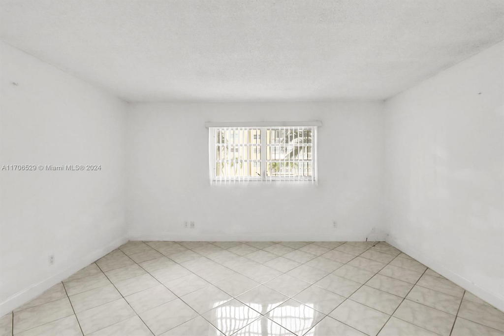 Real estate property located at 421 14th Ave #203, Broward, Meadowbrook Condo Apts Bl, Hallandale Beach, FL